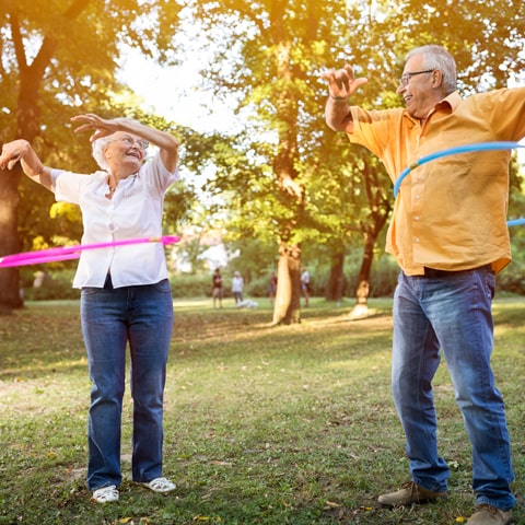 Comment préserver la dignité d’un senior même lorsqu’il perd en autonomie